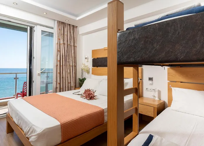 Megkas Theodoros Paralía