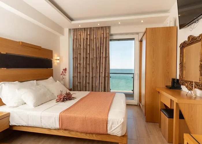 Megkas Theodoros Paralía