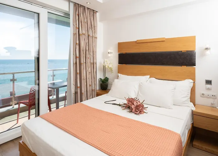 Megkas Theodoros Paralía