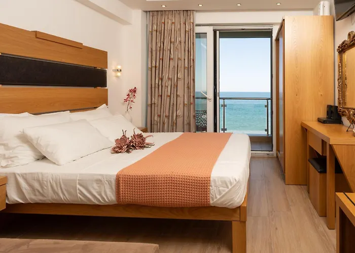 Megkas Theodoros Paralía